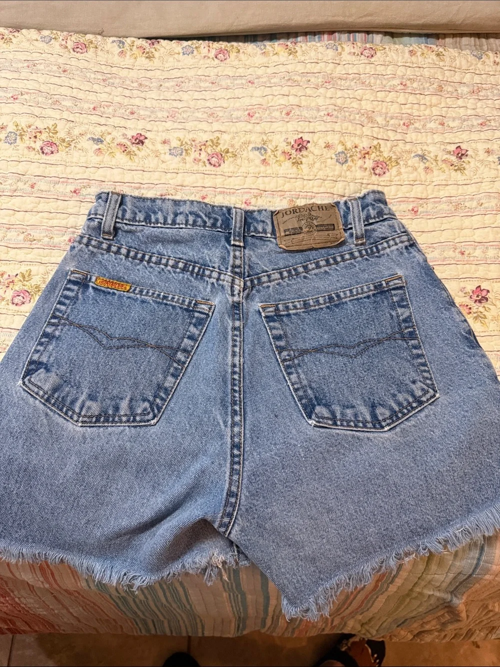 Vintage Jordache Light Blue Frayed Hem Denim Shorts - Picture 2 of 6